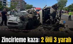 4 otomobil, zincirleme kazaya karıştı: 2 ölü, 3 yaralı