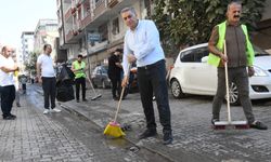 Bismil Belediye Eş Başkanı, meclis üyeleri ile birlikte caddeleri temizledi