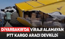 Diyarbakır'da PTT kargo aracı devrildi