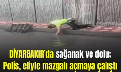 Diyarbakır’da sağanak ve dolu; Polis, eliyle mazgalı açmaya çalıştı