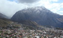 Hakkari'de Yüksek Kesimlerde Kar Yağışı Etkisini Gösterdi