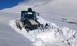 Kar Nedeniyle Yaylada Mahsur Kalan Çoban ve 70 Küçükbaş Hayvan Kurtarıldı