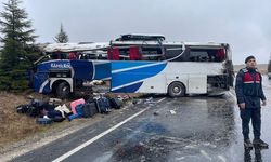 Yolcu Otobüsü Devrildi: 1 Ölü, 30 Yaralı