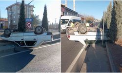 Diyarbakır’da refüje çarpıp ters dönen otomobilde burunları bile kanamadı