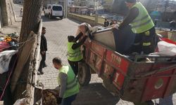 Kötü Koku Gelen Evden 1 Traktör Atık Çıktı Yardım Eli Uzandı