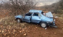 Mardin'de, sürücüsünün kontrolünden çıkan otomobil takla attı: 5 yaralı