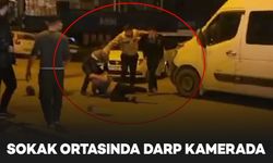 3 kişi, bir kişiyi aralarına alarak tekme- yumruk dövdü; o anlar kamerada