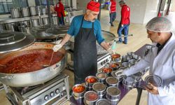 Diyarbakır'da Türk Kızılay Aşevi, günde 3 bin kişiye iftar veriyor