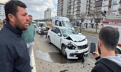 Emniyet Şeridinde Duran Otomobile Arkadan Çarptı