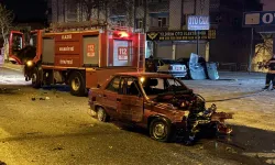 Otomobil ile Kamyonet Çarpıştı: 1 Kişi Yaralandı