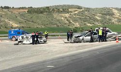 İki Otomobil Kafa Kafaya Çarpıştı: 1 Ölü 7 Yaralı