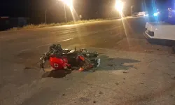 Otomobil ile çarpışan motosikletin sürücüsü hayatını kaybetti, 3 yaralı