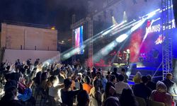 Manuş Baba Hayranlarıyla Buluştu