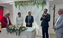 Depremde Ailelerini Kaybeden İki Öğretmen Yeni Hayata "Evet" Dedi