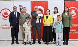 Diyarbakır'da bir kız çocuğu imza töreniyle koruyucu ailesine teslim edildi
