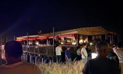 Halatlar Koptu Restoran Nehirde Sürüklendi! Müşteriler Büyük Panik Yaşadı