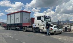 Adıyaman'da Tır ile Otomobil Çarpıştı: 1 Yaralı