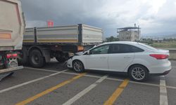 Işıkta Bekleyen Tıra Çarpan Otomobilin Sürücüsü Yaralandı