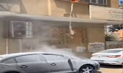 Alev Alan Aracı, Pencereden Kovayla Su Dökerek Söndürmeye Çalıştı