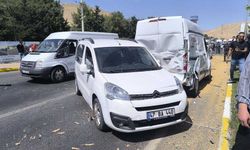Freni Patlayan Tır Dehşet Saçtı: 7 Yaralı