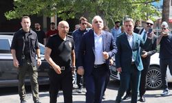Diyarbakır Valisi Zorluoğlu, Traktörcüler Sitesi'ndeki yangın yerinde incelemelerde bulundu
