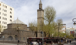Diyarbakır Nebi Cami restorasyon çalışmaları kapsamında kapısına kilit vuruldu