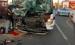 Yolcu otobüsü ile traktör çarpıştı: 8 yaralı