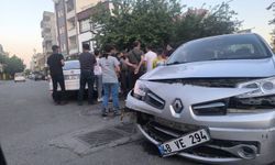 Batman’da Kavşakta Kaza: İki Otomobilde Hasar Oluştu