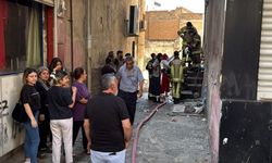 Diyarbakır'da Bina Girişindeki Odunluk Alev Aldı İtfaiye Müdahale Etti