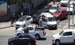 Diyarbakır’da Hafif Ticari Araç ile Kamyonet Çarpıştı: 2 Yaralı