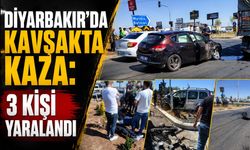 Diyarbakır'da Kavşakta Kaza: 3 Kişi Yaralandı