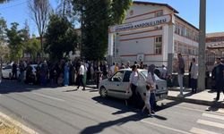Diyarbakır’da Polis Ekipleri Sınav Merkezini Karıştıran Öğrencileri Sınava Ulaştırdı