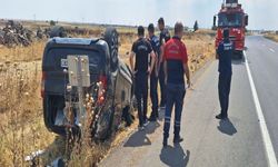 Hafif Ticari Araç Takla Attı, 2 Kişi Hastanelik Oldu