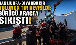 Şanlıurfa-Diyarbakır Yolunda Tır Devrildi: Sürücü Araçta Sıkıştı