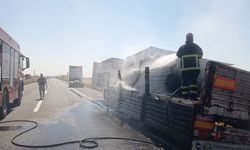 Seyir Halindeki Mdf Yüklü TIR'ın Dorsesi Alevlere Teslim Oldu