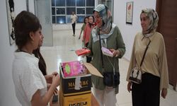 Tiyatro Oyunu İçin Bilet Yerine Kitap Bağışı Topladılar