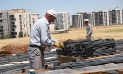 Diyarbakır'da 40 Derece Güneşin Altında İnşaat Ustalarının Zorlu Mesaisi