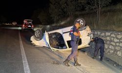 İstinat Duvarına Çarpan Otomobil Takla Attı: 2 Yaralı