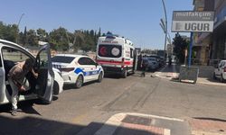 Kontrolden Çıkan Motosiklet Park Halindeki Otomobile Çarptı: 1 Yaralı