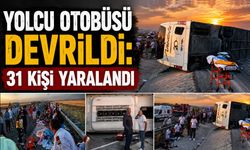 Bariyerlere Çarpan Yolcu Otobüsü Devrildi: 31 Kişi Yaralandı
