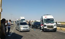 Hasta Taşıyan Ambulans, Tır ve Otomobil Çarpıştı: 3 Kişi Yaralandı