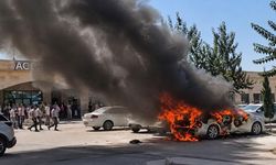 Hastane Otoparkında Korku Dolu Anlar: Otomobil Alev Alev Yandı!
