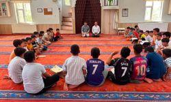 İlçe Müftüsü Polatoğlu’ndan Tepe Mahallesi’ndeki Yaz Kur’an Kurslarına Anlamlı Ziyaret