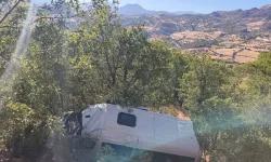 Tur minibüsü şarampole devrildi: 13 yaralı