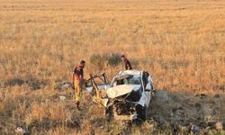 Yol Kenarındaki Tarlaya Uçan Otomobilde 1 Kişi Hayatını Kaybetti, 2 Yaralı