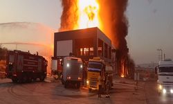 Zincir Market Deposunda Alevler Geceyi Aydınlattı