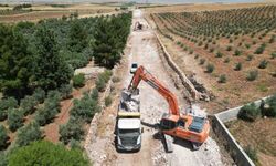 Şanlıurfa'da 29 Km'lik Grup Yolu Sıcak Asfaltla Yenileniyor