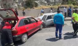 Şanlıurfa’da iki otomobil çarpıştı: 3 yaralı