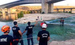 Fırat Nehri'nde Yükselen Su Piknikçileri Mahsur Bıraktı