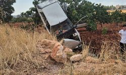 Şanlıurfa’da otomobil tarlaya savruldu: 2 yaralı